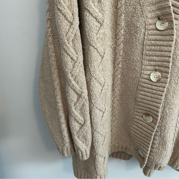 Oversized Chunky Cable-Knit Cardigan - Picture 3 of 7